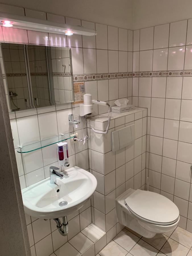 Zweibettzimmer mit Bad